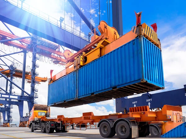 Xe container có thể chở được số lượng hàng hóa lớn, cồng kềnh