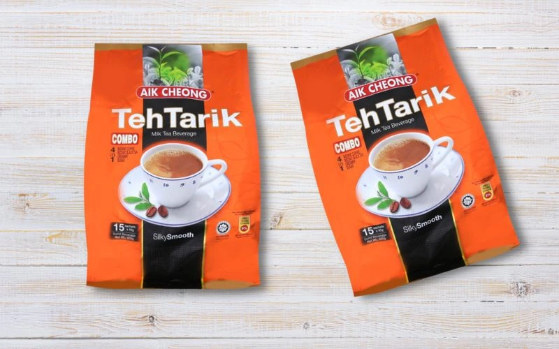 Teh Tarik được pha chế từ trà đen và sữa đặc có vị ngọt dịu và béo ngậy